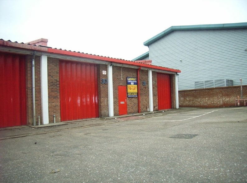 Glenville Mews, London to rent - Building Photo - Image 2 of 2
