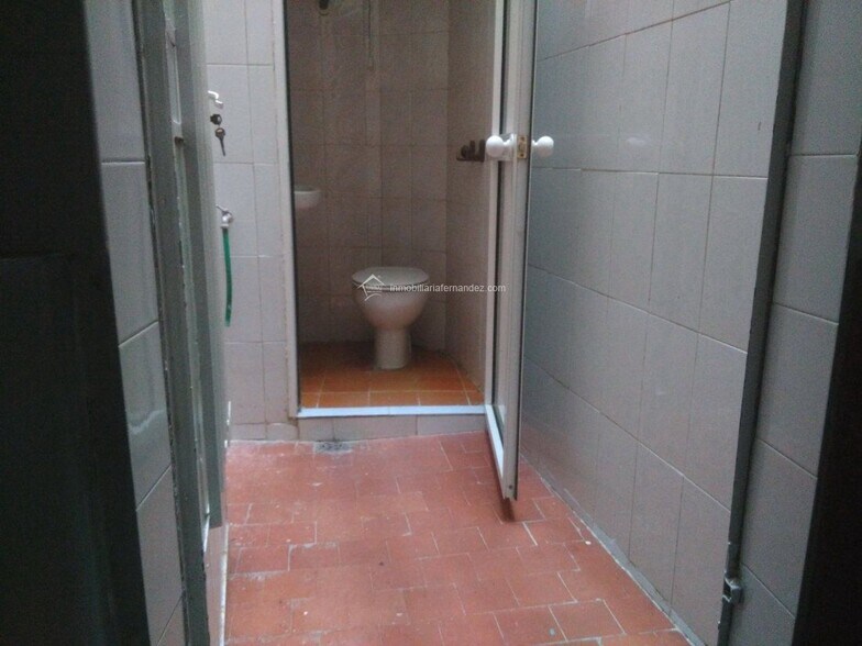 Retail in Cáceres to rent - Building Photo - Image 3 of 4