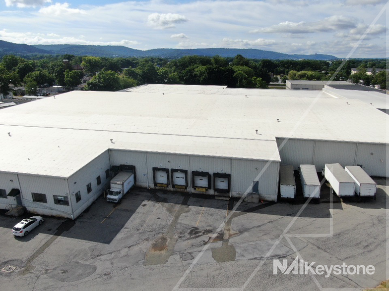 410 Corporate Dr, Reading, PA for rent - Building Photo - Image 1 of 11