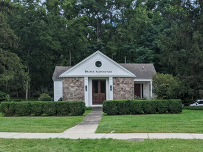 2 Thornell Rd, Pittsford, NY for sale Primary Photo- Image 1 of 1