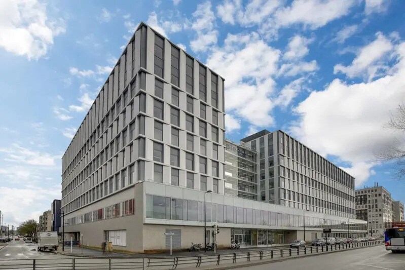 2 Rue George Stephenson, Montigny-le-Bretonneux to rent Building Photo- Image 1 of 11