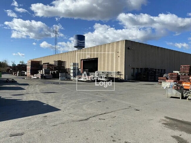 Location Local d'activités 2 744 m²