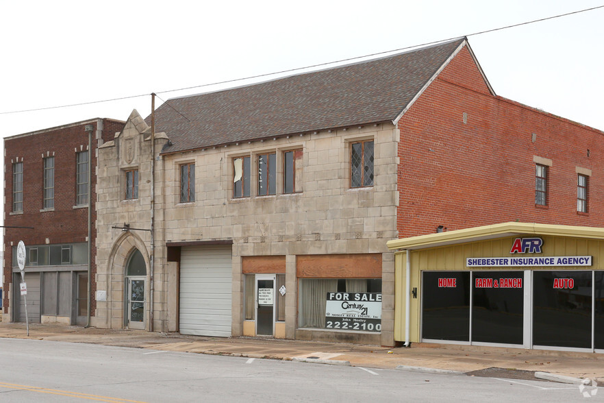 611-613 W Chickasha Ave, Chickasha, OK for rent - Primary Photo - Image 1 of 37