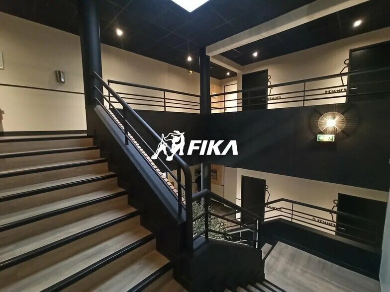 Office in Toulouse to rent - Lobby - Image 2 of 5