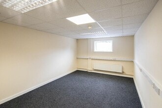 Kingsfield Clos, Northampton to rent Interior Photo- Image 2 of 5