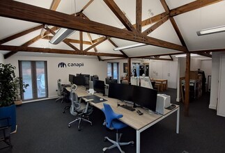 Lambwood Hl, Reading to rent Interior Photo- Image 2 of 3