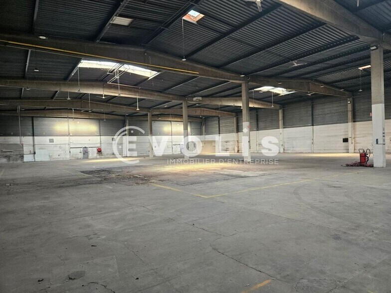 Industrial in Morangis to rent - Building Photo - Image 3 of 14
