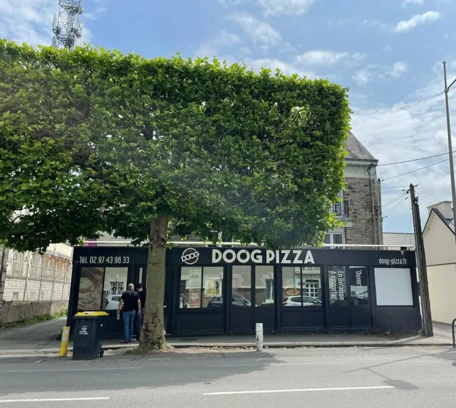 Retail in Vannes for sale Building Photo- Image 1 of 2