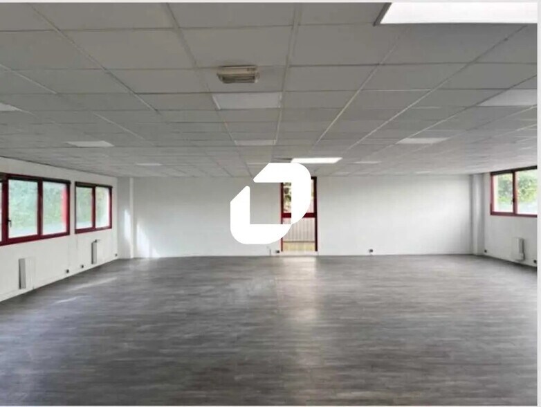 Light Industrial in Le Blanc-Mesnil to rent - Interior Photo - Image 3 of 6