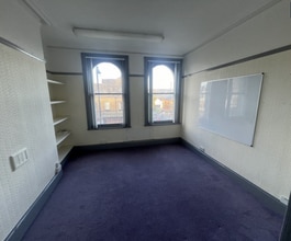 9 The Grv, Ilkley to rent Interior Photo- Image 1 of 4