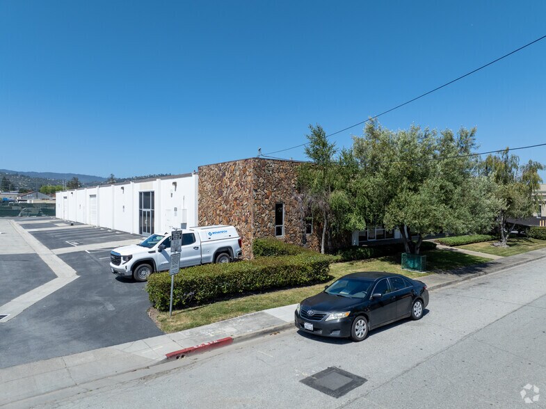 1360-1370 Bayport Ave, San Carlos, CA for sale - Primary Photo - Image 1 of 14