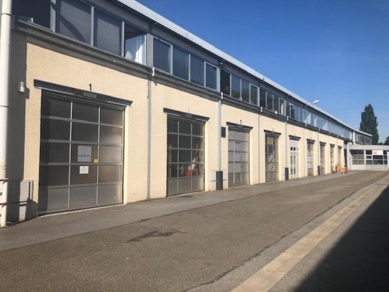Light Industrial in Plaisir to rent - Building Photo - Image 2 of 6