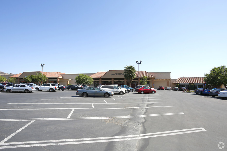 2495-2505 E Lakeshore Dr, Lake Elsinore, CA for rent - Building Photo - Image 3 of 11