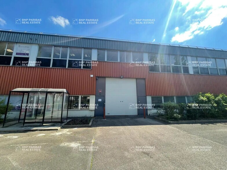 Light Industrial in Trappes to rent - Building Photo - Image 3 of 18