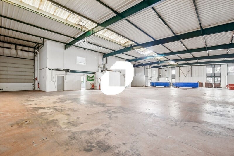 Light Industrial in Villepinte to rent - Building Photo - Image 1 of 18