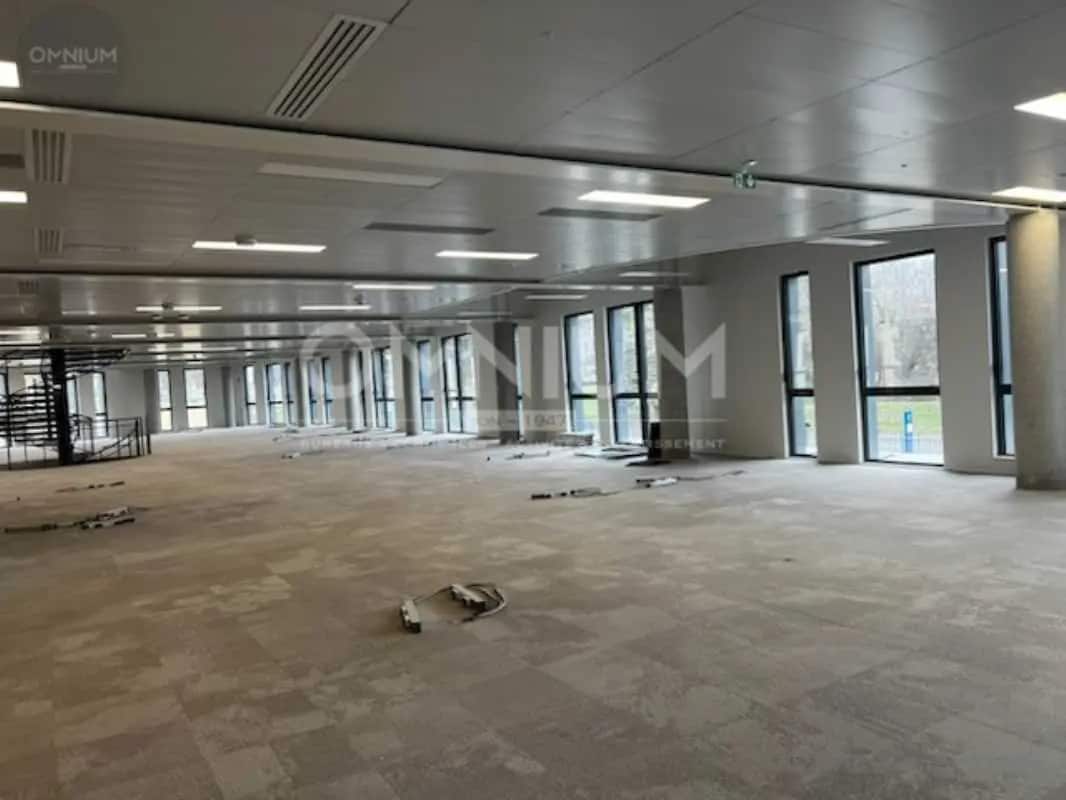 Office in Limonest to rent Building Photo- Image 1 of 20