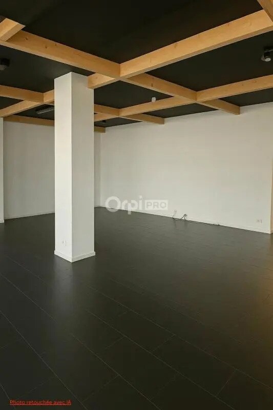 Retail in Nantes for sale Interior Photo- Image 1 of 6