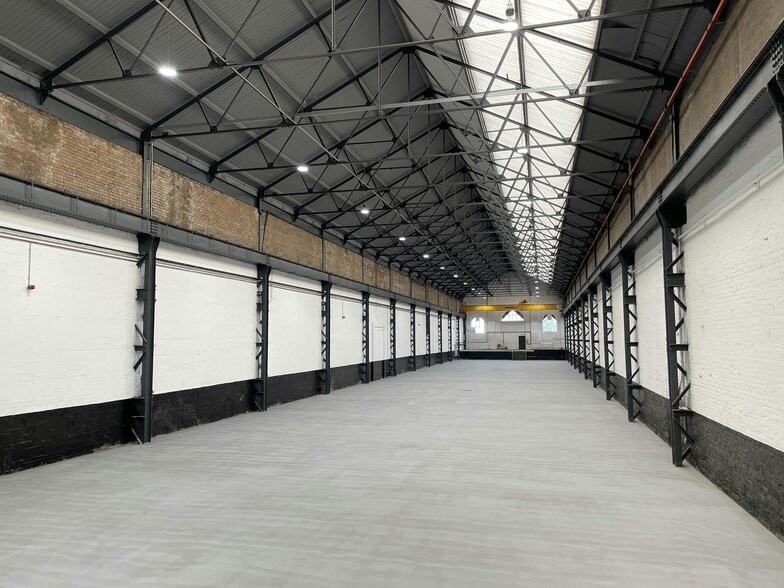 Kayley, Ashton-Under-Lyne to rent - Building Photo - Image 2 of 7