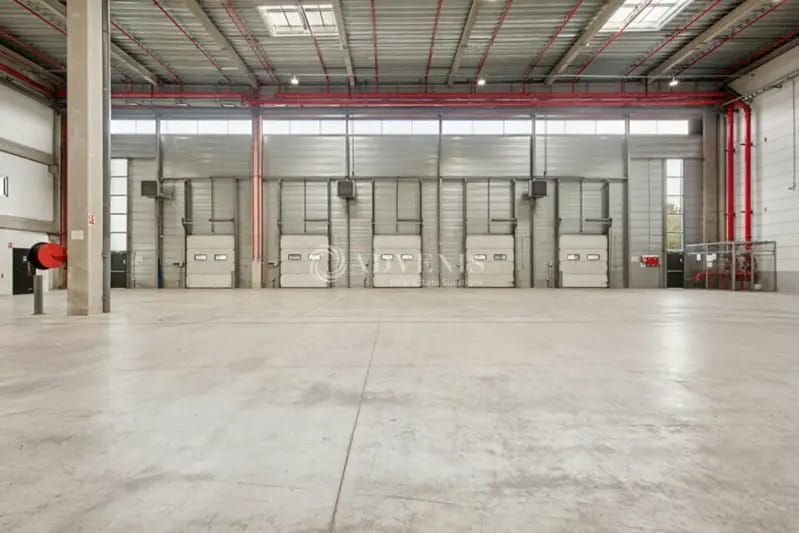 Industrial in Marly-la-Ville to rent - Interior Photo - Image 2 of 12
