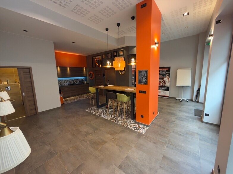 Retail in Lyon 06 to rent - Interior Photo - Image 1 of 4