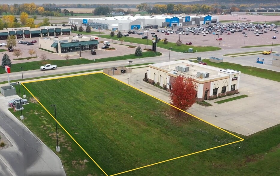 1906 Cornhusker Dr, South Sioux City, NE to rent - Building Photo - Image 1 of 1