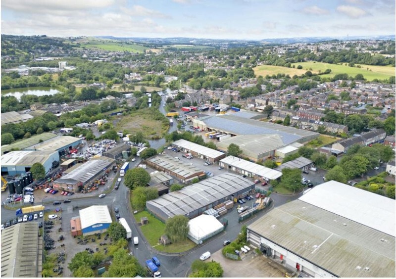 1-3 Riverside Way, Dewsbury to rent - Building Photo - Image 2 of 2