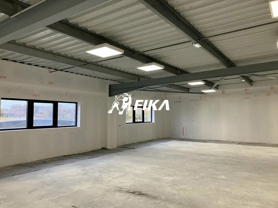 Location Local d'activités 272 m² - Photo 1