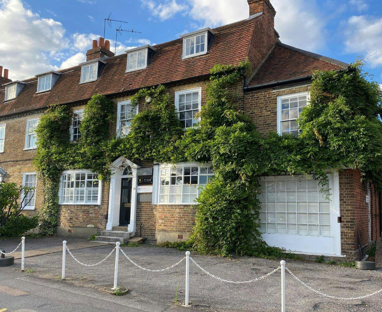 41 Portsmouth Rd, Cobham to rent Building Photo- Image 1 of 9