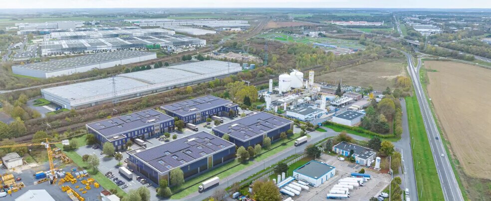 Industrial in Moissy-Cramayel to rent - Building Photo - Image 2 of 10