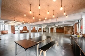 Elizabeth Fry Rd, London to rent Interior Photo- Image 2 of 14