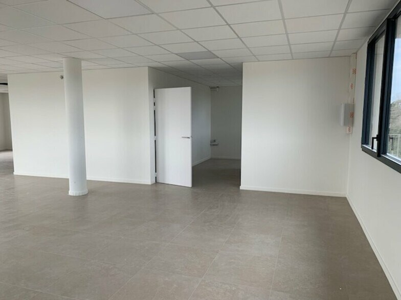 Office in Avignon for sale - Interior Photo - Image 2 of 12