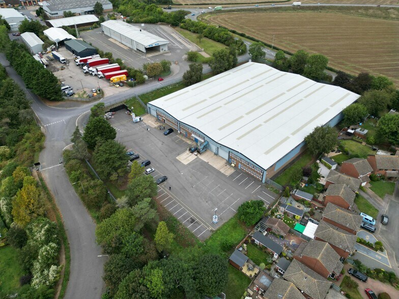 1 Cavalry Hl, Weedon to rent - Building Photo - Image 1 of 4