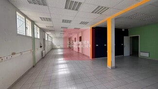More details for 29 Rue De Rodon, Le Mesnil-Saint-Denis - Office for Sale