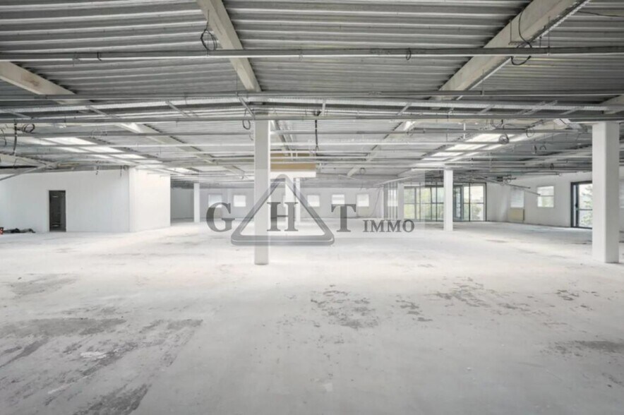 Industrial in Marcoussis to rent - Interior Photo - Image 1 of 6