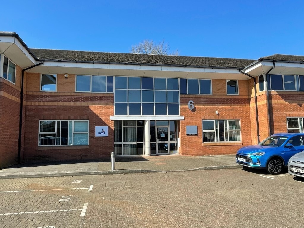 Boundary Way, Hemel Hempstead to rent Primary Photo- Image 1 of 8