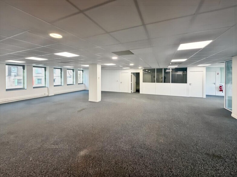 Office in Clichy to rent - Interior Photo - Image 3 of 6