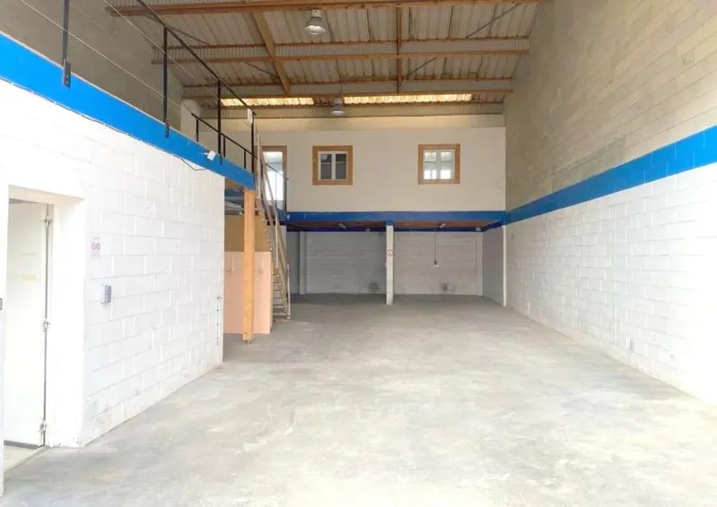 Light Industrial in Morainvilliers to rent Interior Photo- Image 1 of 10