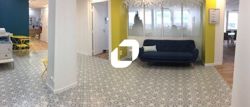 Office in Clichy for sale Interior Photo- Image 1 of 6