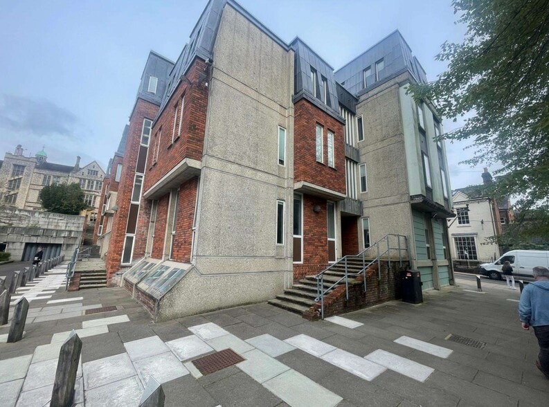 76 High St, Winchester to rent - Building Photo - Image 3 of 3