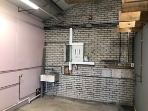 1-4 Station Rd, Newton Stewart to rent Interior Photo- Image 2 of 4