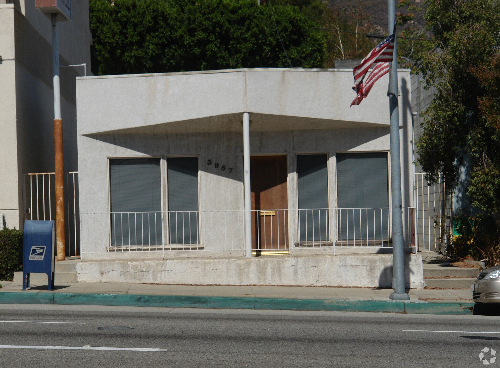 3957 Foothill Blvd, La Crescenta, CA for sale Primary Photo- Image 1 of 1