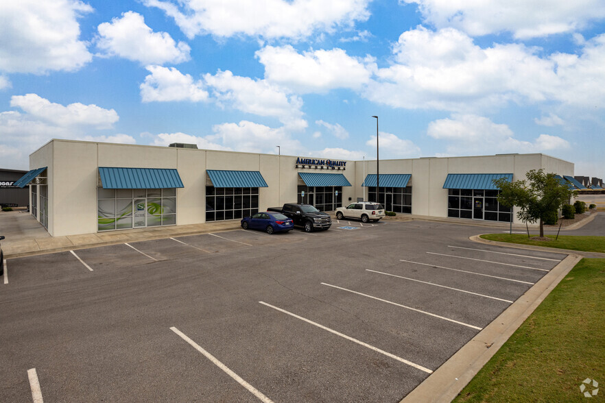 7021 W Wilshire Blvd, Oklahoma City, OK for rent - Building Photo - Image 1 of 5