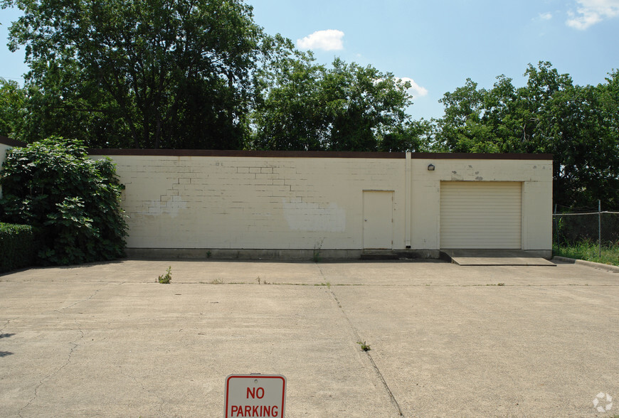 2714 Bomar Ave, Dallas, TX for rent - Building Photo - Image 3 of 3