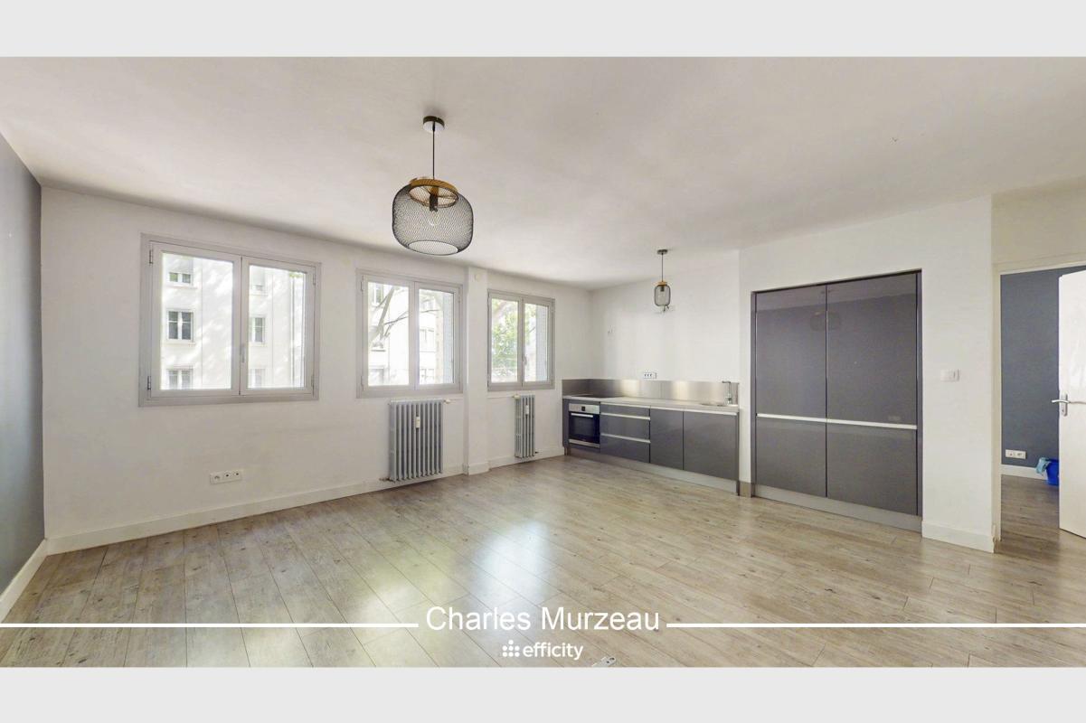 Office in Lyon for sale Building Photo- Image 1 of 10