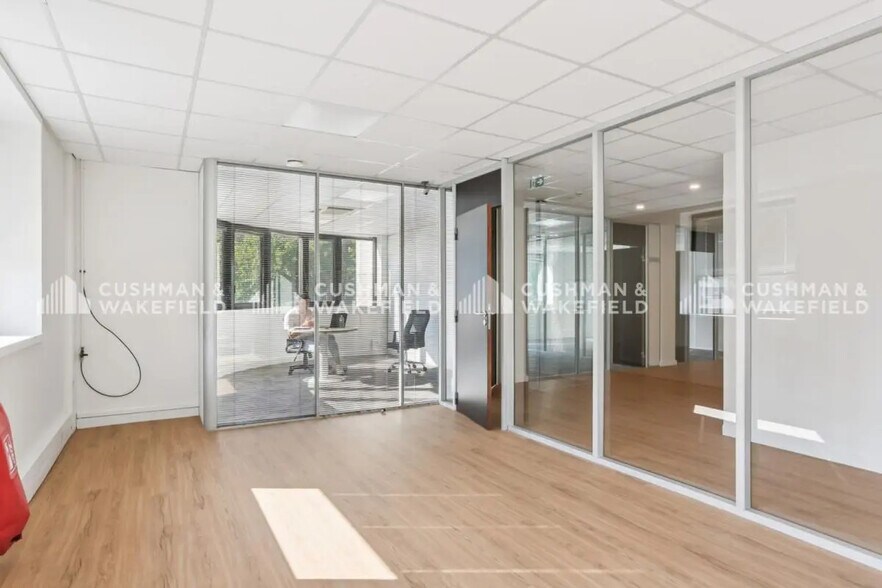 38-40 Rue Victor Hugo, Courbevoie to rent - Building Photo - Image 3 of 13