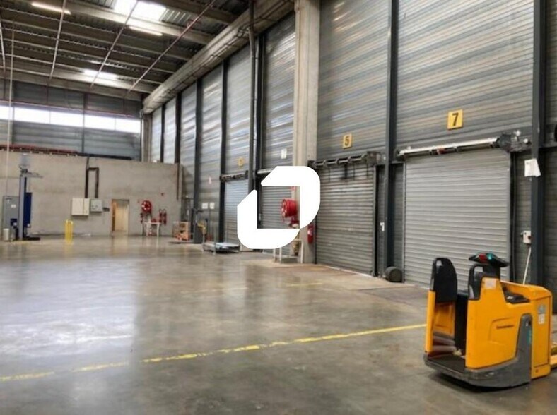 Industrial in Mions to rent - Building Photo - Image 3 of 10