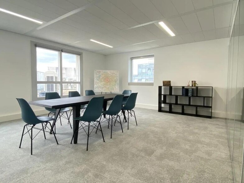77 Avenue Edouard Vaillant, Boulogne-Billancourt to rent - Interior Photo - Image 2 of 10
