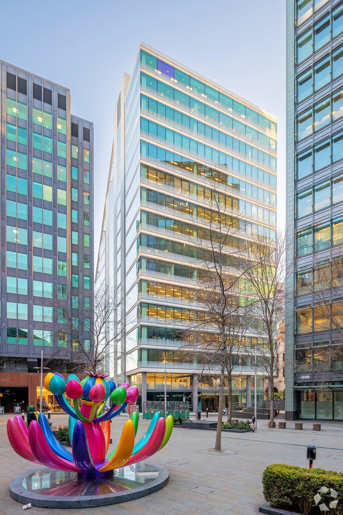 70 Mark Ln, London for sale Primary Photo- Image 1 of 1