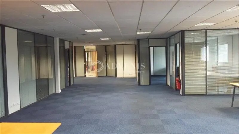 Office in Croissy-Beaubourg to rent Interior Photo- Image 1 of 9