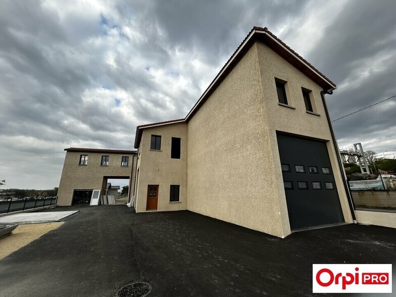 Office in Ternay to rent - Building Photo - Image 3 of 6